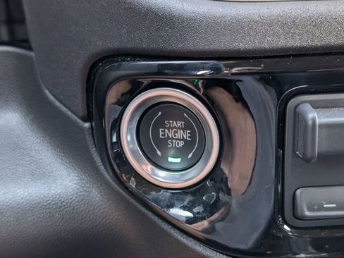 Used 2022 Chevrolet Silverado 1500 LTZ AWD/4WD image 19