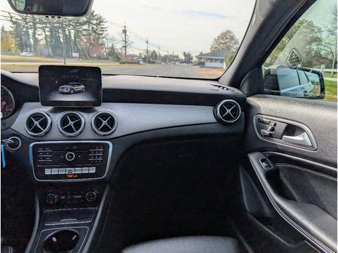 Used 2018 Mercedes-Benz GLA 250 image 25