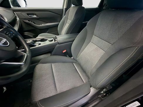 Used 2024 Nissan Rogue SV image 11