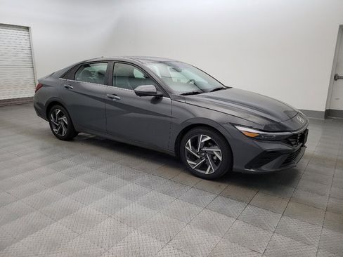 Used 2024 Hyundai Elantra Limited image 11