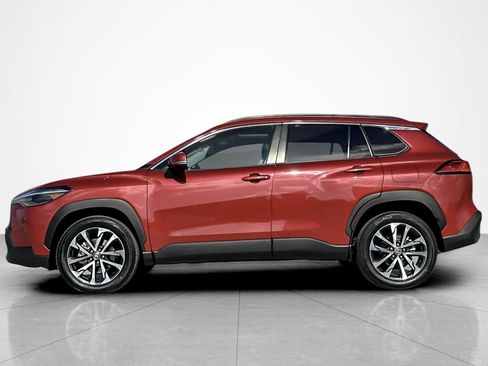 Certified 2022 Toyota Corolla Cross XLE image 2