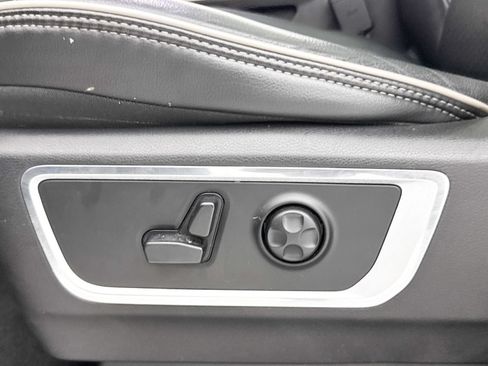 Used 2019 RAM 1500 Laramie AWD/4WD image 26