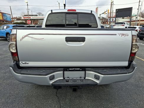 Used 2010 Toyota Tacoma PreRunner image 4