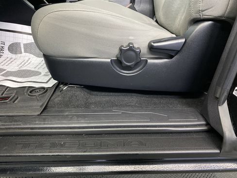 Used 2017 Toyota Tacoma 4x4 Access Cab image 14