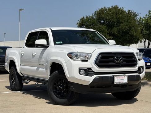 Used 2021 Toyota Tacoma SR5 RWD image 2