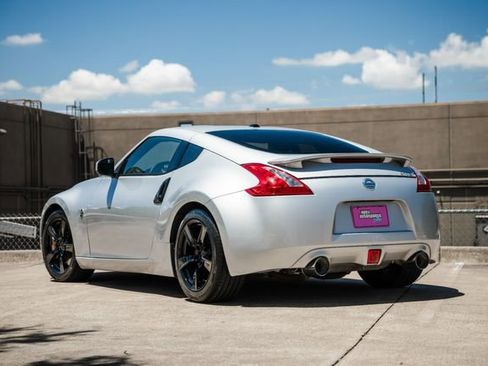Used 2009 Nissan 370Z Touring w/ Sport Pkg image 3