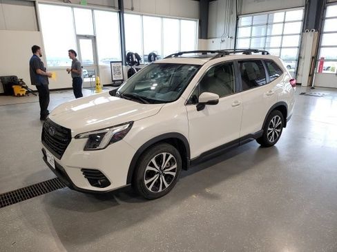 Used 2024 Subaru Forester Limited w/ POP Package 3 AWD/4WD image 3