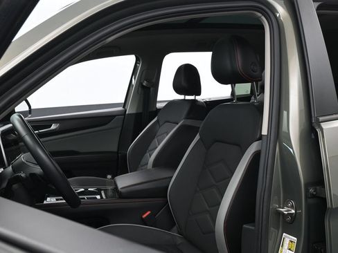 Used 2024 Volkswagen Atlas Peak Edition SE AWD/4WD image 10