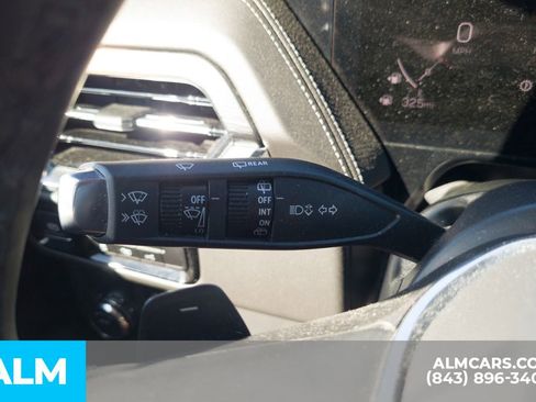 Used 2025 GMC Yukon XL Denali RWD image 15