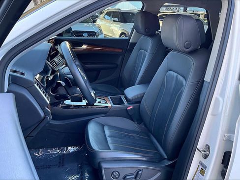 Used 2021 Audi Q5 Premium w/ Convenience Package image 9