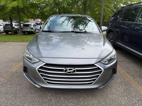 Used 2017 Hyundai Elantra SE w/ Cargo Package FWD image 2