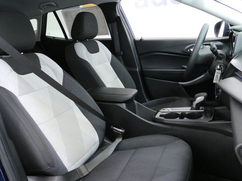Used 2024 Chevrolet Trax LS image 31