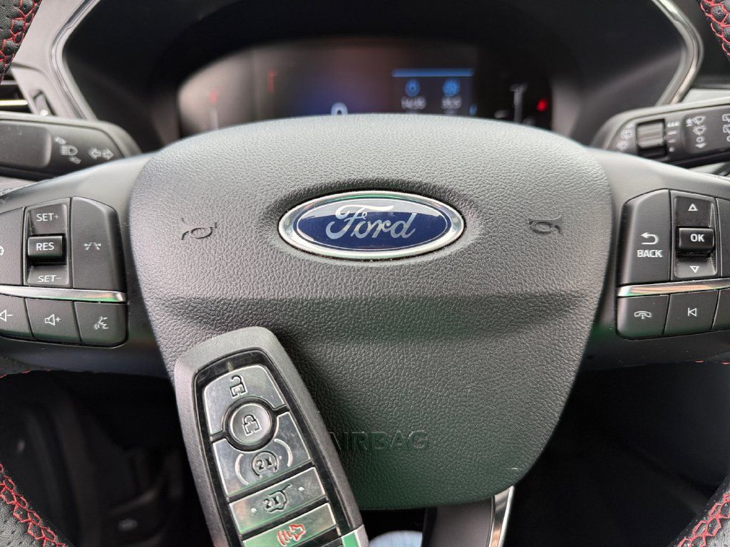 Used 2025 Ford Escape ST-Line Select AWD/4WD image 44