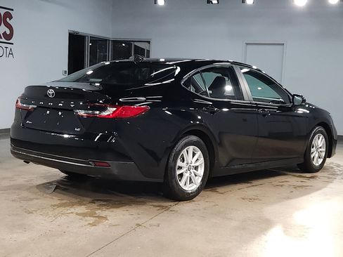 Used 2025 Toyota Camry LE image 7