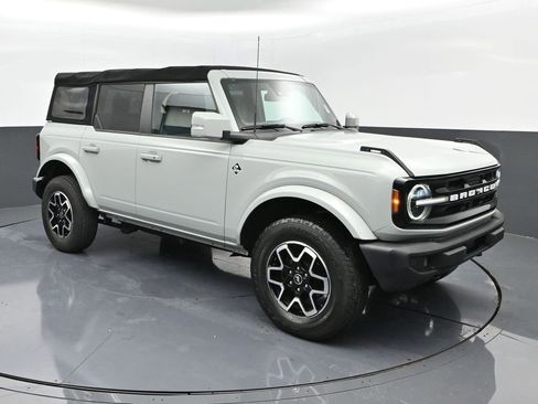 Certified 2022 Ford Bronco Outer Banks image 2