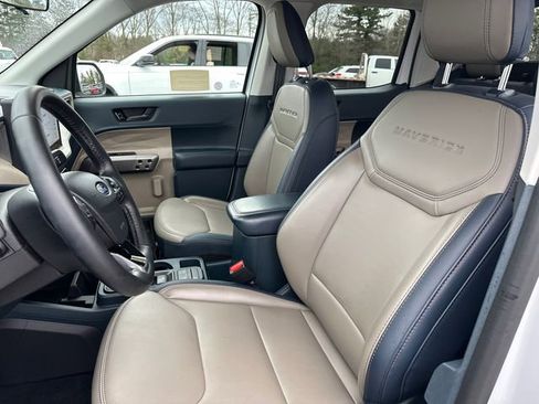 Used 2025 Ford Maverick Lariat image 36