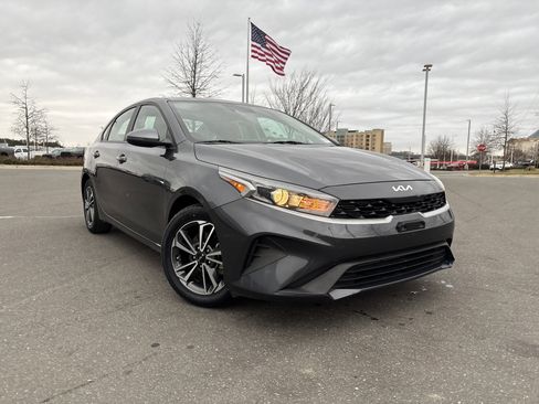 Used 2023 Kia Forte LXS w/ LXS Technology Package image 2