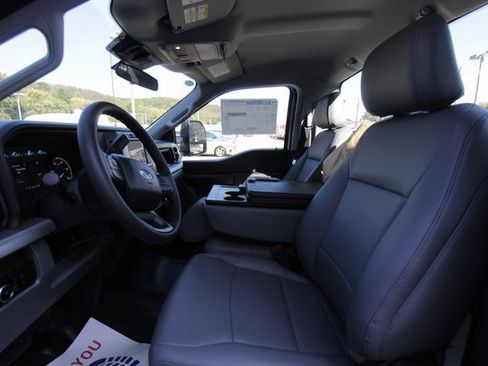 New 2024 Ford F550 4x4 Regular Cab Super Duty image 13