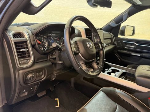 Used 2019 RAM 1500 Laramie AWD/4WD image 12