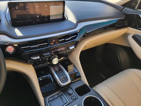 Used 2023 Acura MDX SH-AWD w/ Technology Package image 21