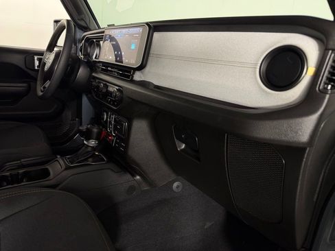 Used 2024 Jeep Wrangler Unlimited AWD/4WD image 30