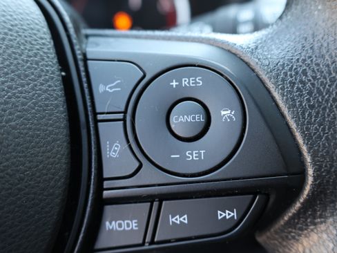 Used 2025 Toyota RAV4 XLE FWD image 23