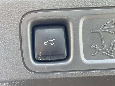 Used 2018 Ford Expedition Limited w/ Equipment Group 302A RWD image 11