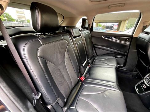 Used 2022 Lincoln Nautilus Reserve image 16