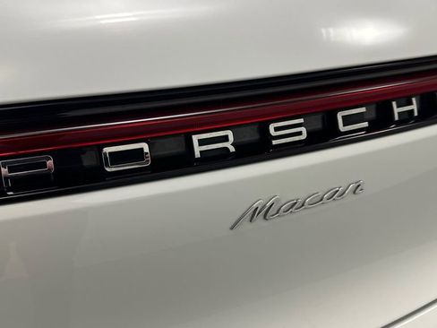 Used 2021 Porsche Macan AWD/4WD image 24