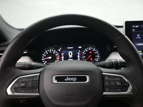 Used 2025 Jeep Compass Limited AWD/4WD image 13