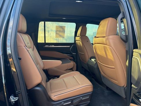 Certified 2025 Cadillac Escalade ESV Premium Luxury image 18