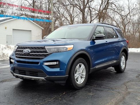 Certified 2023 Ford Explorer XLT w/ Equipment Group 202A image 4