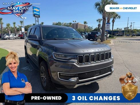 Used 2022 Jeep Wagoneer Series III w/ Rear Seat Video Group 1 AWD/4WD image 2