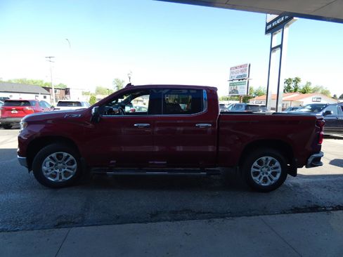 Used 2023 Chevrolet Silverado 1500 LTZ w/ Z71 Off-Road Package AWD/4WD image 10