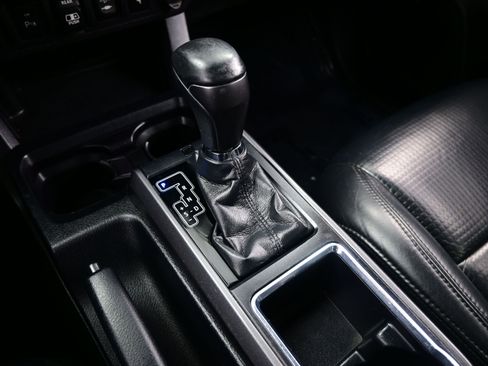 Used 2018 Toyota Tacoma TRD Sport image 21