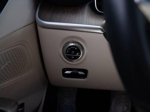 Used 2025 Mercedes-Benz C 300 4MATIC Sedan image 13