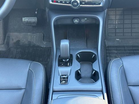 Used 2025 Volvo XC40 B5 Core w/ Protection Package Premier image 14