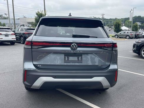 New 2026 Volkswagen Tiguan SE FWD image 6