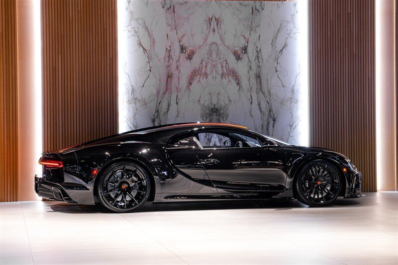 Used 2022 Bugatti Chiron Super Sport AWD/4WD image 5