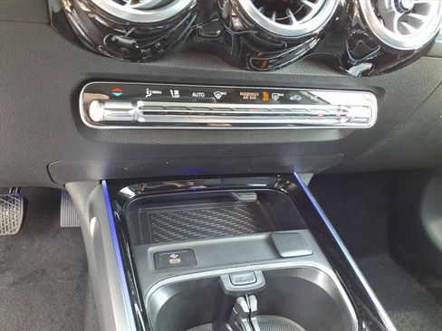 Used 2026 Mercedes-Benz GLB 250 4MATIC image 18