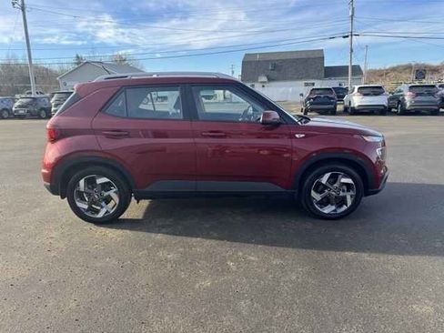 Used 2024 Hyundai Venue SEL image 4