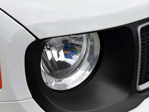 Certified 2023 Jeep Renegade Latitude image 9