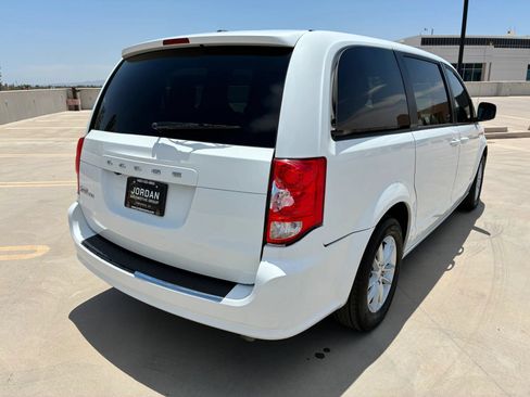 Used 2020 Dodge Grand Caravan SE FWD image 5