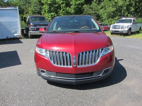 Used 2014 Lincoln MKX AWD w/ Equipment Group 102A image 2