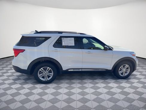 Used 2021 Ford Explorer XLT w/ Equipment Group 202A AWD/4WD image 8