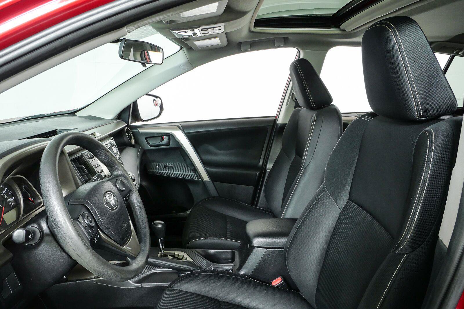 Used 2013 Toyota RAV4 XLE FWD image 5