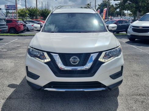 Certified 2019 Nissan Rogue SV FWD image 2