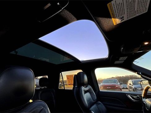 Used 2023 Lincoln Navigator Reserve image 24