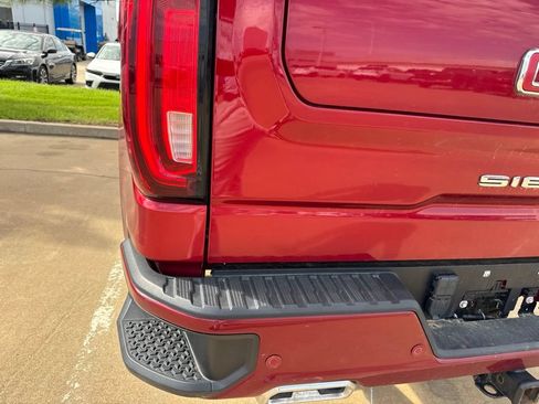 Used 2024 GMC Sierra 1500 AT4 w/ Technology Package AWD/4WD image 11