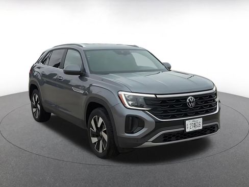 Used 2025 Volkswagen Atlas Cross Sport SE image 3